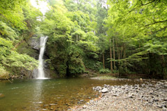 二ツ井・藤里の見どころ　峨瓏の滝